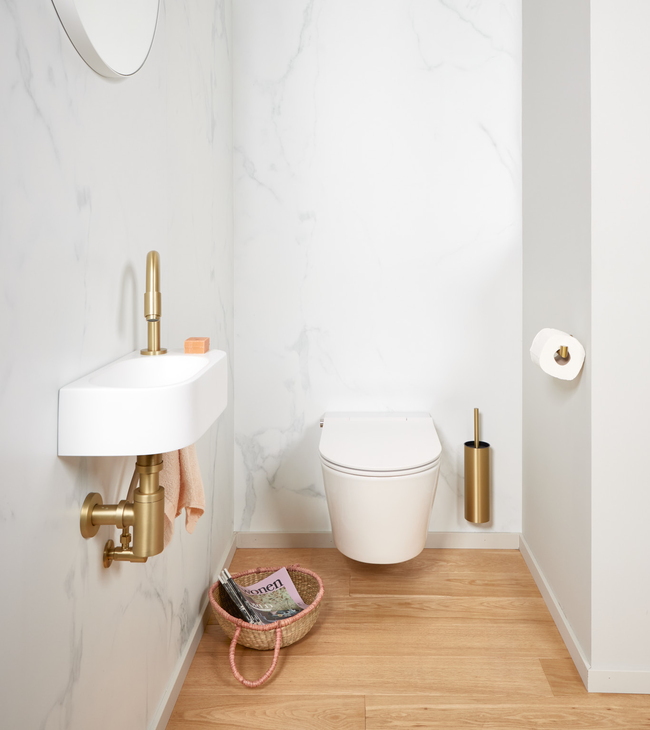 Toiletruimte marmerlook panelen