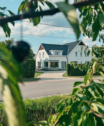 Kijk binnen: Van fruittelersvilla naar vakantiewoning met jaren 60 flair