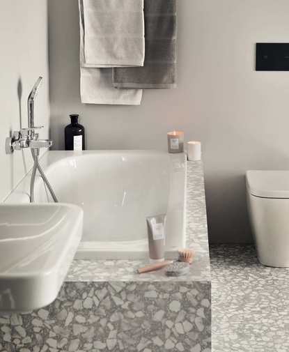 Baden in licht in een kleine badkamer