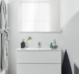 Basic badkamer met wit meubel