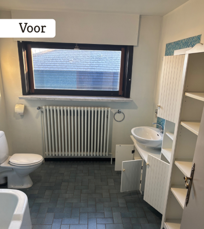 De badkamer van Nancy voor de renovatie