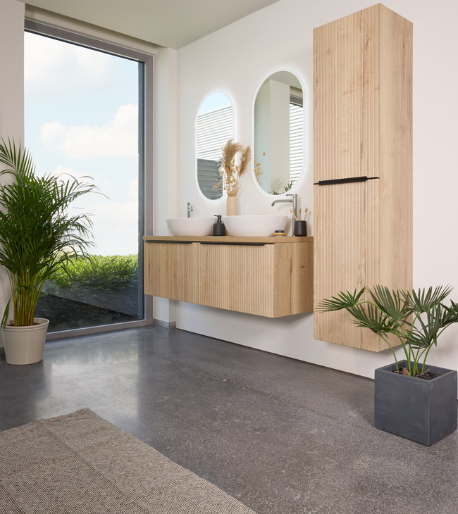 Meubel met geribbeld front in licht hout van detremmerie